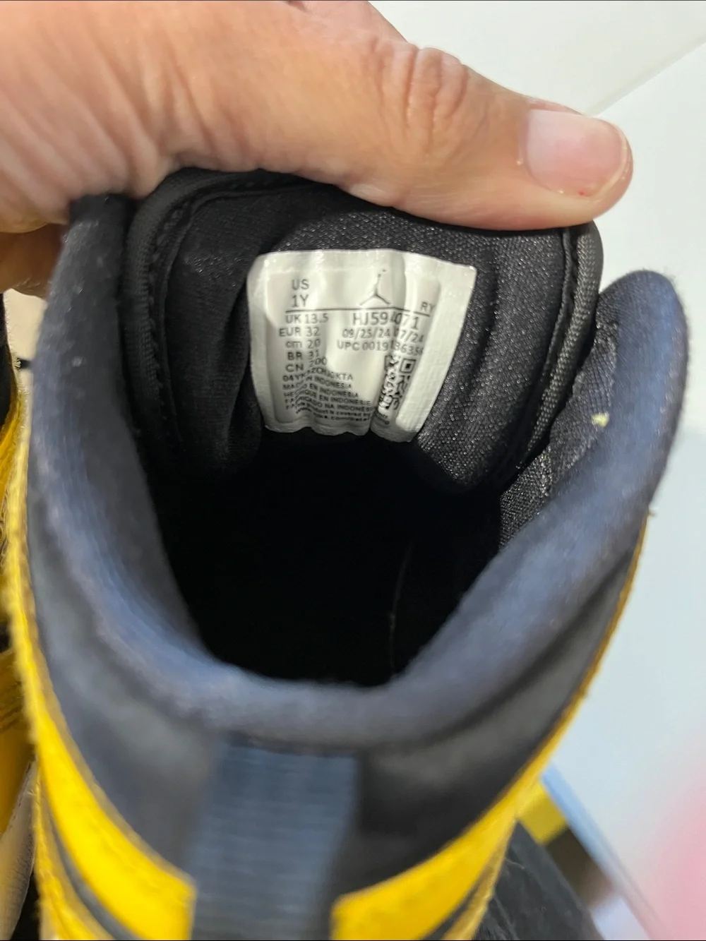 Nike Air Jordan 1Y Mid Kids Black Yellow Varsity